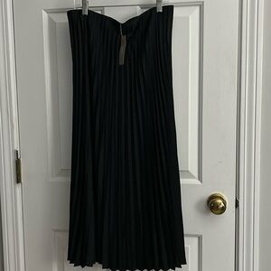 NWT-J.Crew black Gwyneth pleated skirt- size small